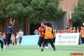 听奥运冠军讲故事一起玩飞盘，体育湘军走进砂子塘吉联小学图片