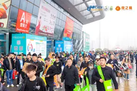 食材展上，他们用3D打印技术一小时做了4000盒黑豆花图片