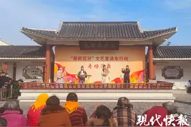 家门口看演出！“茉莉花开”文艺直通车驶入盐城市花吉村图片