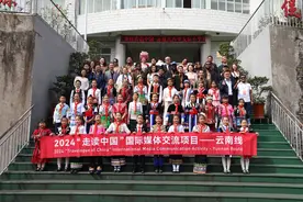 14国记者走进金平县校园 感受校园文化和中国义务教育的发展成效图片