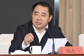 中央批准，开除穆占一党籍图片
