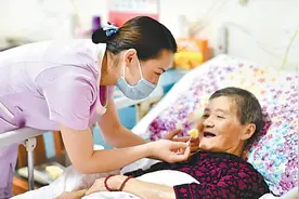 为老人推荐合适的养老院 武汉兴起养老经纪人图片