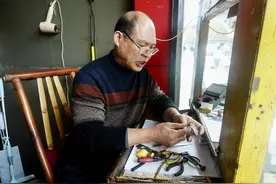 修表匠龚玉坤：修复“时光” 留住记忆图片