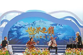 “乘着大巴看中国·西藏行”:跨越山海 格桑花开图片