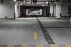 新闻热线 | 200多米15道减速带 银川市湖畔嘉苑宁馨苑小区业主呼吁——地下车库减速带何时能减“数”图片