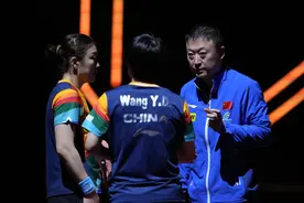 （体育）乒乓球——WTT女子总决赛：陈梦/王艺迪晋级半决赛图片