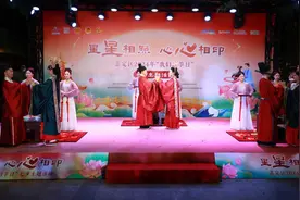浪漫七夕夜体验结发盟誓执手，嘉定古镇上演集体汉式婚礼图片