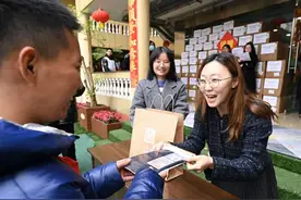 优衣库通过中国宋庆龄基金会捐赠10万件保暖内衣图片