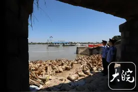 淮河淮南段全面禁航，防汛人员已将旱闸封堵图片