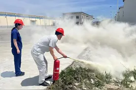 敦化市消防救援大队联合应急局走进粮食储备库开展消防安全培训及演练图片