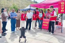 开学第一天就与学长PK技能！长沙商贸旅游职院近4000名新生报到图片