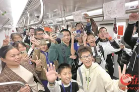 总里程达到595.1公里，线网密度稳居全国第一 深圳5条地铁新线同步迎客图片