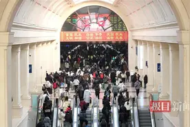 节前最后一个工作日客流依然高位，武铁加开67列夜行高铁图片