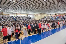 恒定中学璀璨成人礼：千名学子誓圆高考梦，迈向人生新纪元图片