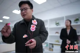 （走进中国乡村）天津“绢花之乡”走向全球 传统工艺绽放国际舞台图片