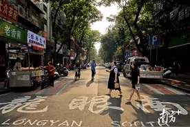 商贸活力一线观｜美食街“放与管”如何平衡？图片