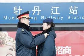 新春走基层｜春运故事：铁路夫妻日记本里写满爱图片