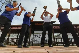 唢呐吹响致富曲图片