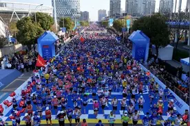 2025乐清半程马拉松鸣枪开跑图片
