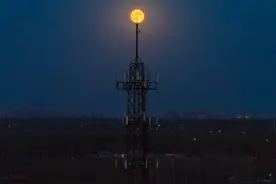 抬头看，北京今夜的月亮，很漂亮！图片