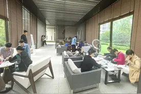 “香”遇好时光 “未”爱共成长——青岛金茂府小区、紫樾尚府小区开展妇女儿童系列活动图片