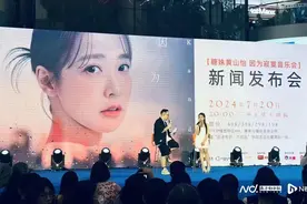 糖妹预热音乐会，笑谈担任《歌手》合伙人“负责翻译八卦”图片
