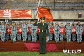 组图丨军训新生歌声嘹亮颂祖国图片