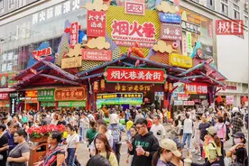 国庆假日，武汉江汉路步行街人气火爆图片