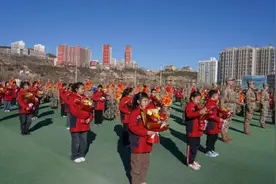 陕西榆林市横山区：热血青年踏上军旅征程！2025年上半年新兵入伍欢送大会隆重举行图片