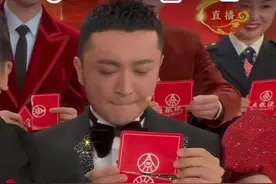 2024央视春晚最搞笑瞬间出炉！他的扑克牌没对上图片