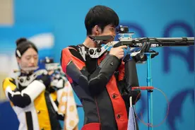 射落首金！中国00后射击组合斩获巴黎奥运金牌图片