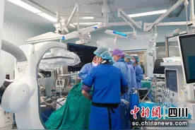 成都市五医院心脏大血管外科开展一例高难度手术图片