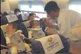 三胞胎坐高铁“买挂票”！家长：学到了！图片