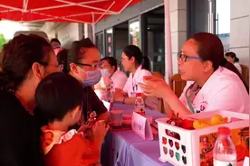 连云港市启动医教同行公益月活动，为教师送上“健康礼包”图片