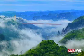礼遇双“旦” 矮寨奇观旅游区抖音直播间年末放“价”图片