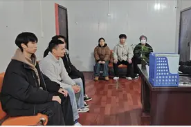 娄底职院学生研发“新型玉米脱粒机”图片