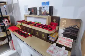 中国紫檀博物馆携众多文创产品亮相服贸会图片