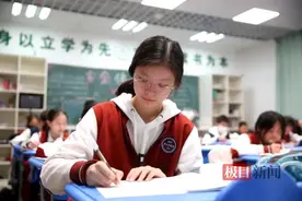 厉害了！学校乐队队长是学习尖子生图片