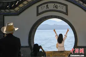 云南大理洱海迎来暑期旅游旺季图片