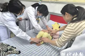 2岁娃吃了大半盘凉拌猪耳朵，变成“小紫人”险丧命图片