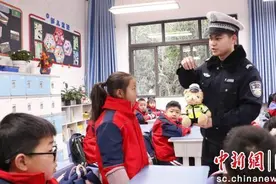 自贡沿滩：上好“开学第一课” 守护学生平安出行图片