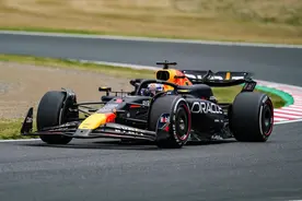 F1日本大奖赛：红牛车队包揽第一场练习赛前二图片