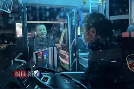 天气寒冷，武汉公交进入冬运状态图片