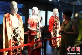 重庆：非遗夏布的千年织造技艺 吸引中亚五国青年代表参访图片