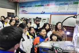 探索科技前沿 感受创新力量——娄底三中弘毅2204班开展“创一”实践研学之旅图片