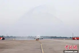 湖北宜昌至香港定期航线正式开通图片