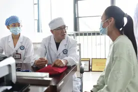 了不起的官渡人|魏鹏飞：用医生的温度温暖病人图片