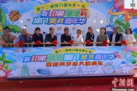 广东侨乡江门“甜水萝卜”上市 市民争先尝鲜图片