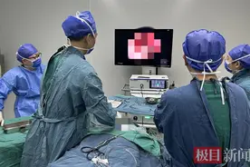 女子出现流泪症状以为患感冒，谁知竟是鼻窦炎，学科“跨界”联合手术为她解顽疾图片