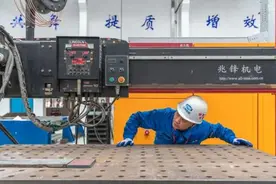 惊叹！他是江南造船第二代“焊王”图片